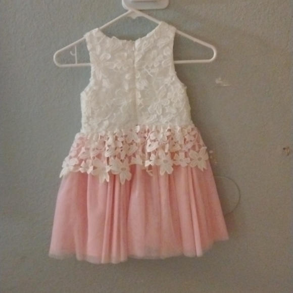 Girls party dress - Picture 2 of 3